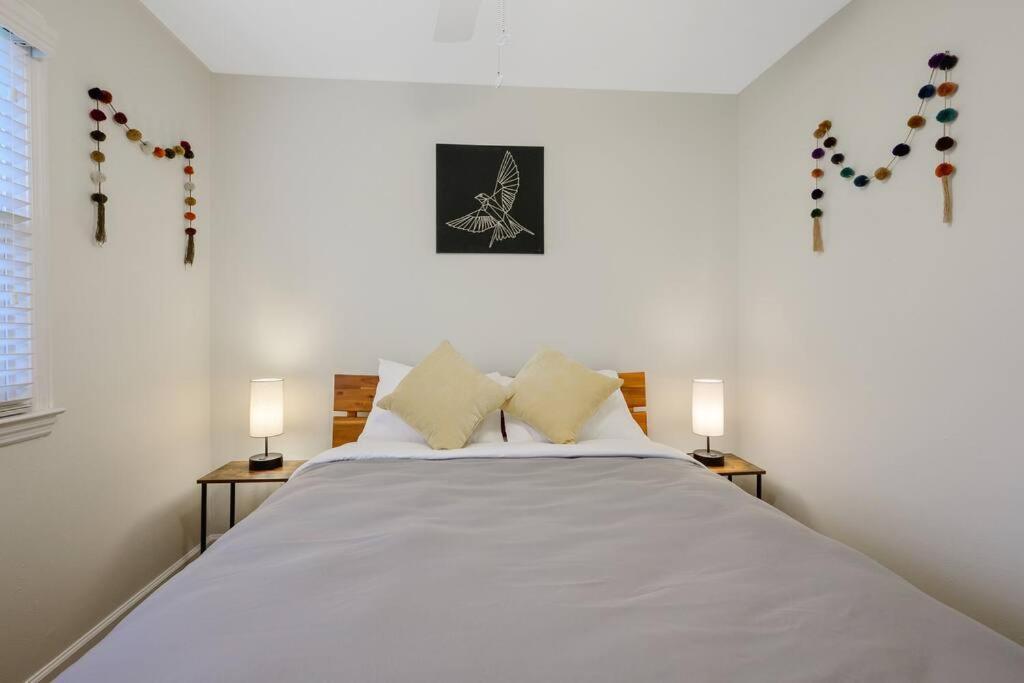 Cozy 3 Bedroom Cottage With Huge Fenced-In Yard رالي المظهر الخارجي الصورة