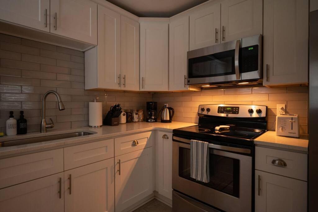 Cozy 3 Bedroom Cottage With Huge Fenced-In Yard رالي المظهر الخارجي الصورة